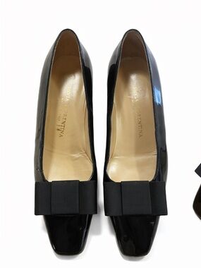 Black Patent Leather Vara Bow Flats. Sz 9.5. Beautiful!